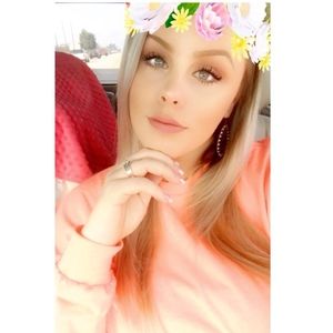 Meet your Posher, Halie